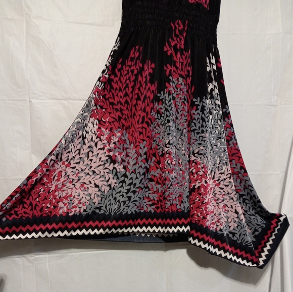 NWT Arianna Leafy Print Halter Dress, S/M, Shark Bite Hem, Black/Pinks/Gray - Picture 5 of 6